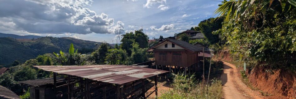 lawa-village-road-chinag-mai-thailand