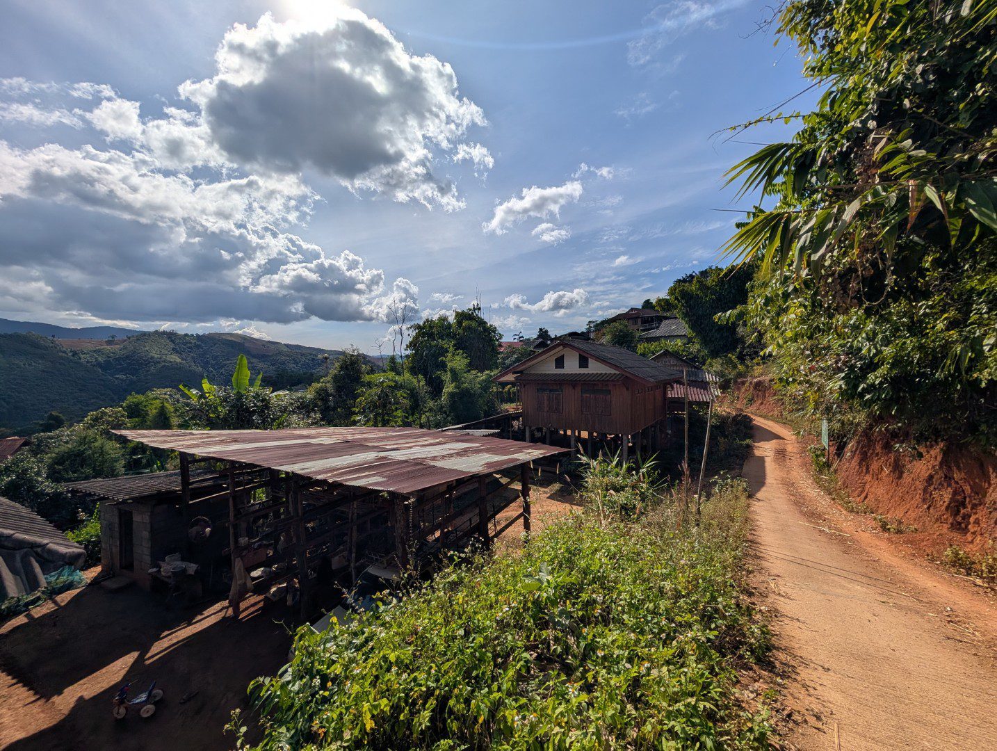 lawa-village-road-chinag-mai-thailand